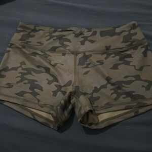 Born primitive shorts never worn